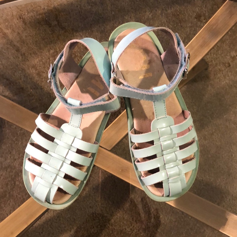 uMI Patent  Leather Sandals